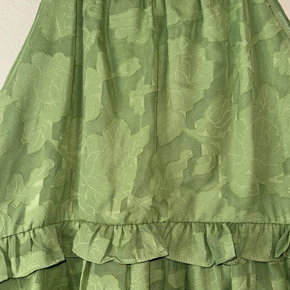 Green‎ Francesca’s Sleeveless Ruffle Top - Picture 2 of 5